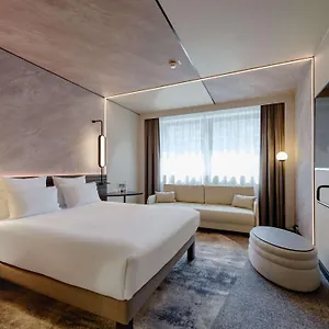 Novotel Muenchen Airport - Newly Renovated 4*, Frisinga Germania